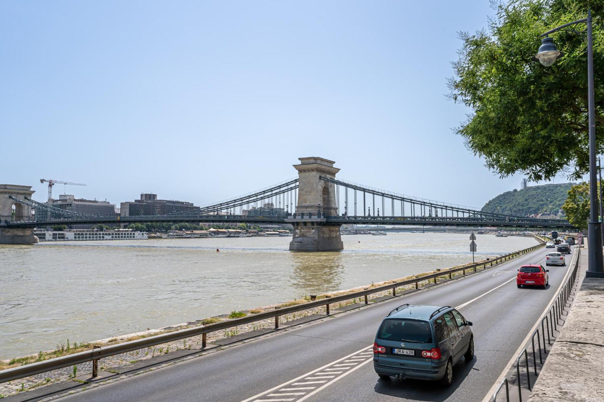 Danube Waterfront View At Chain Bridge 布达佩斯 外观 照片